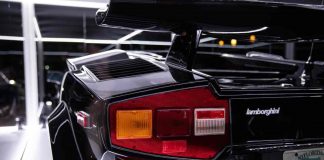 Lamborghini Countach cimitero supercar Dubai
