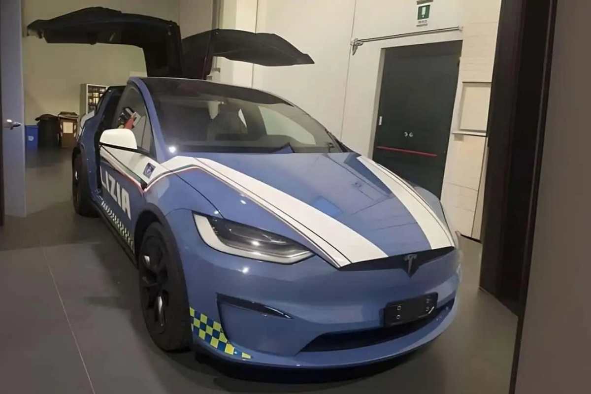 tesla model x polizia di stato