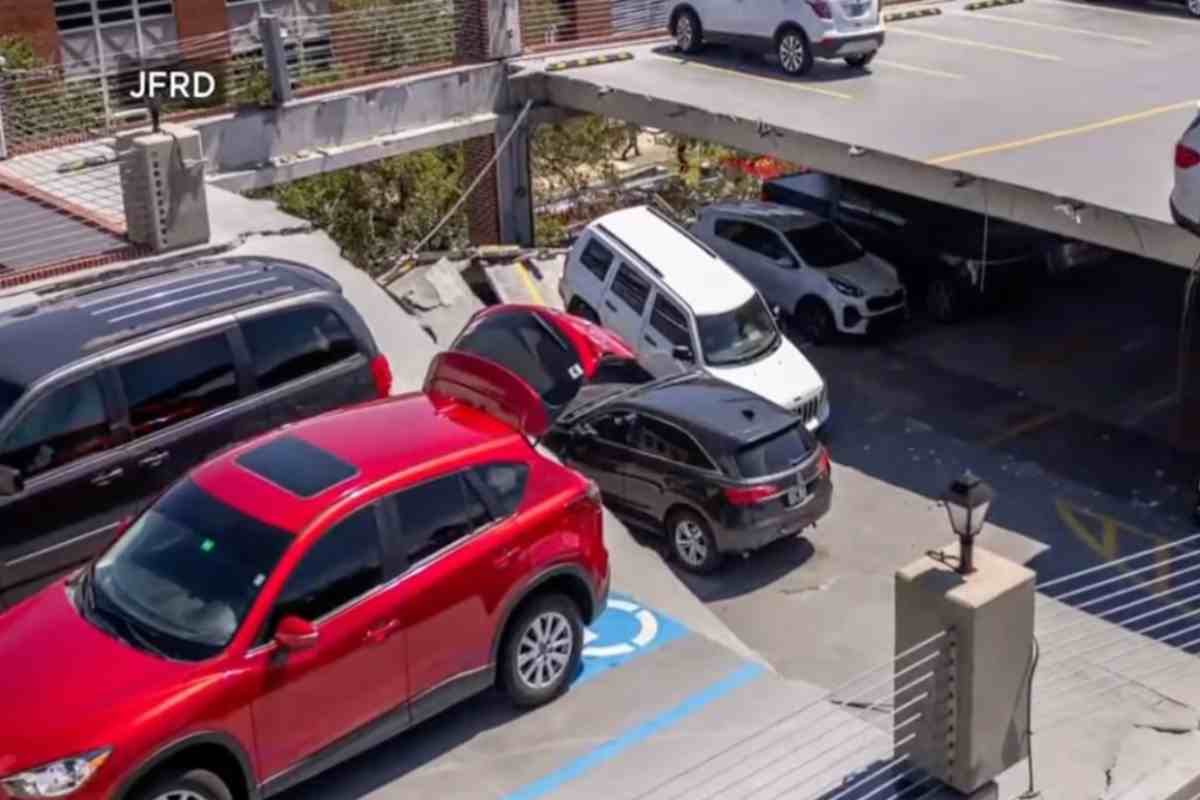 Auto crollo parcheggio ospedale