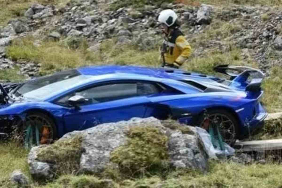 Lamborghini Aventador incidente montagna Svizzera