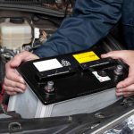 Batteria auto, il trucco per ricaricarla senza scollegarla: è facilissimo