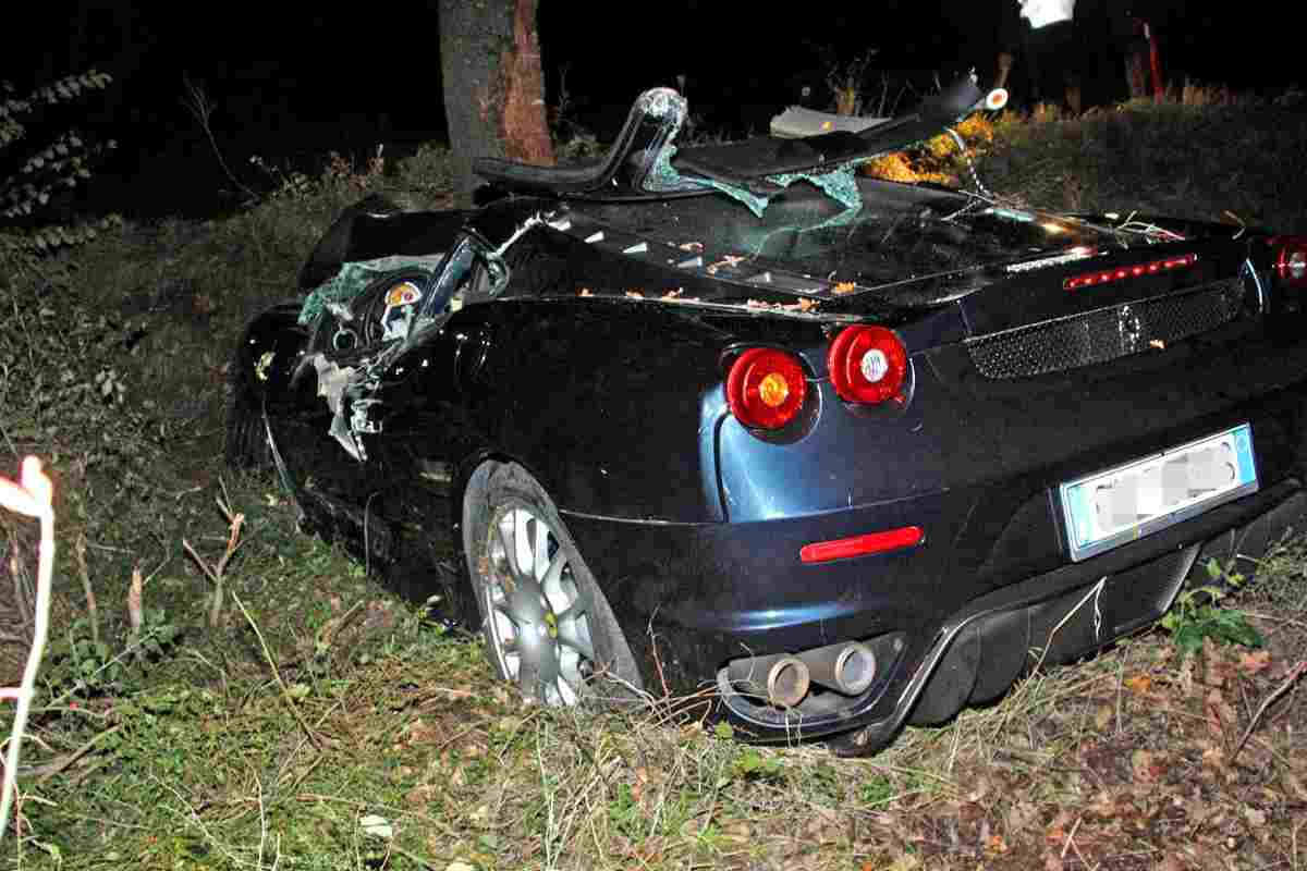 Ferrari incidente galleria video Tik Tok