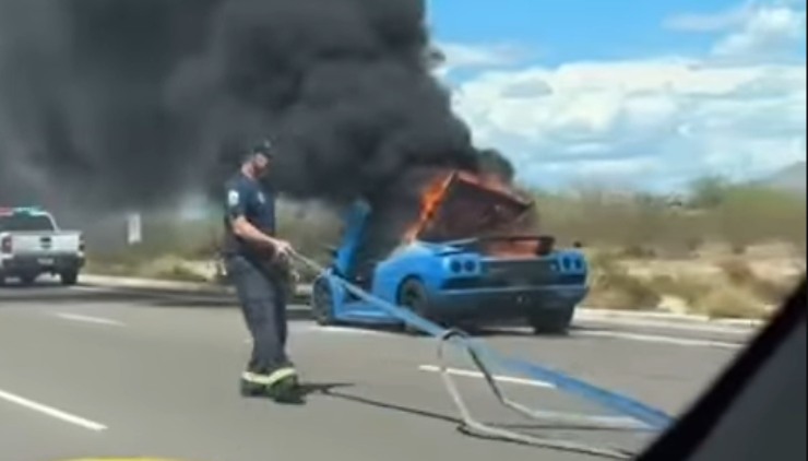 Lamborghini Diablo incendiata