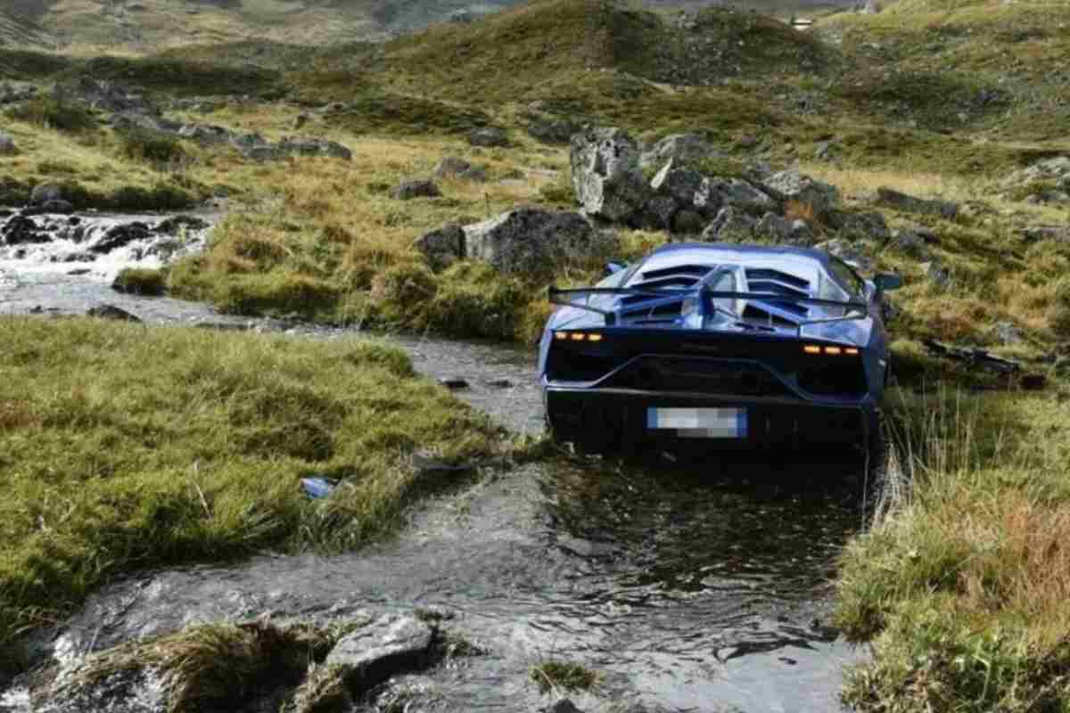 Lamborghini Aventador disavventura montagna