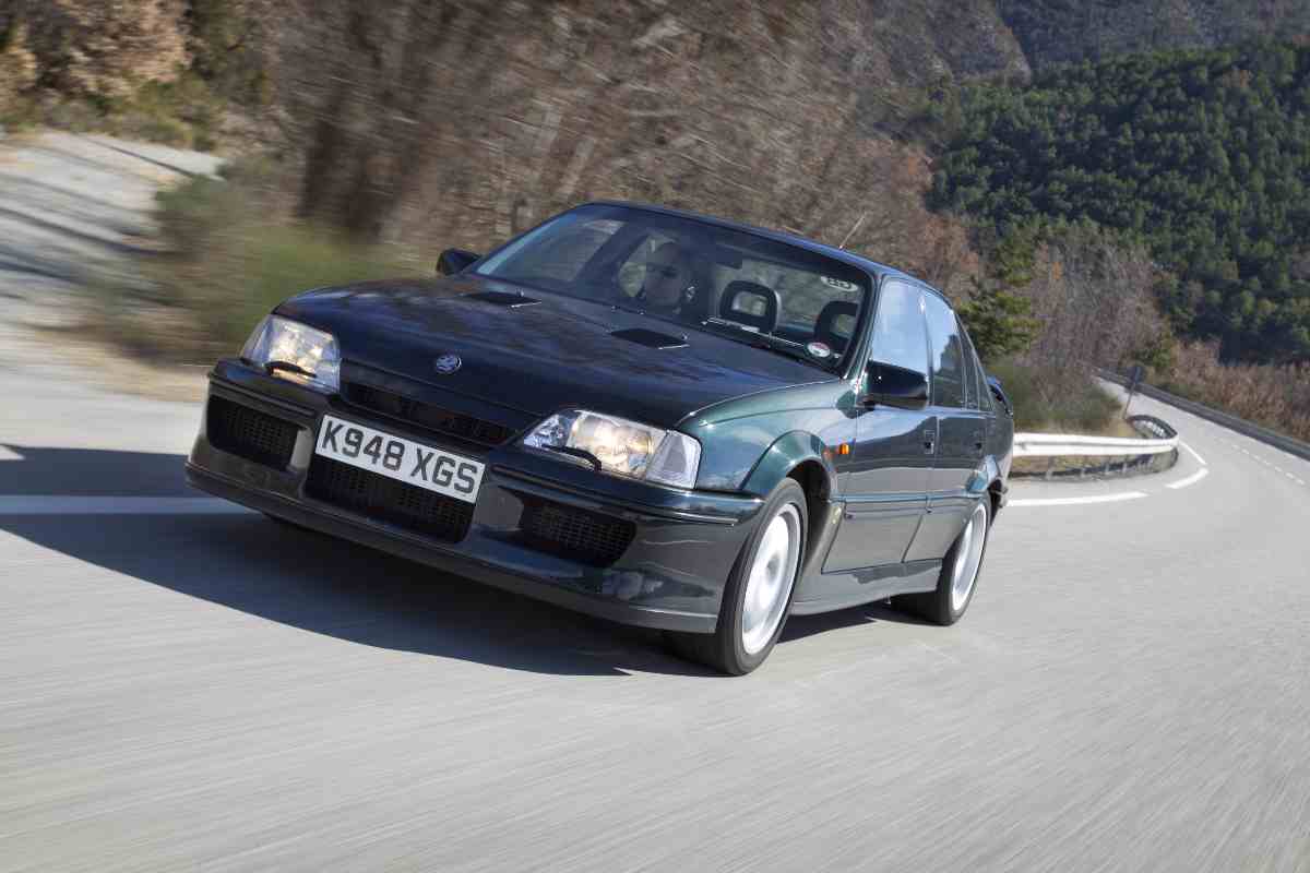 Lotus Carlton caratteristiche velocità