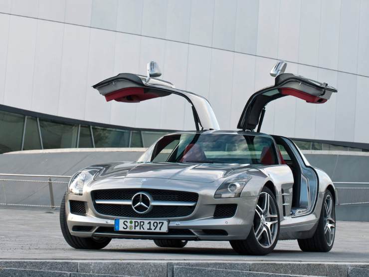 Mercedes SLS AMG auto Roger Federer