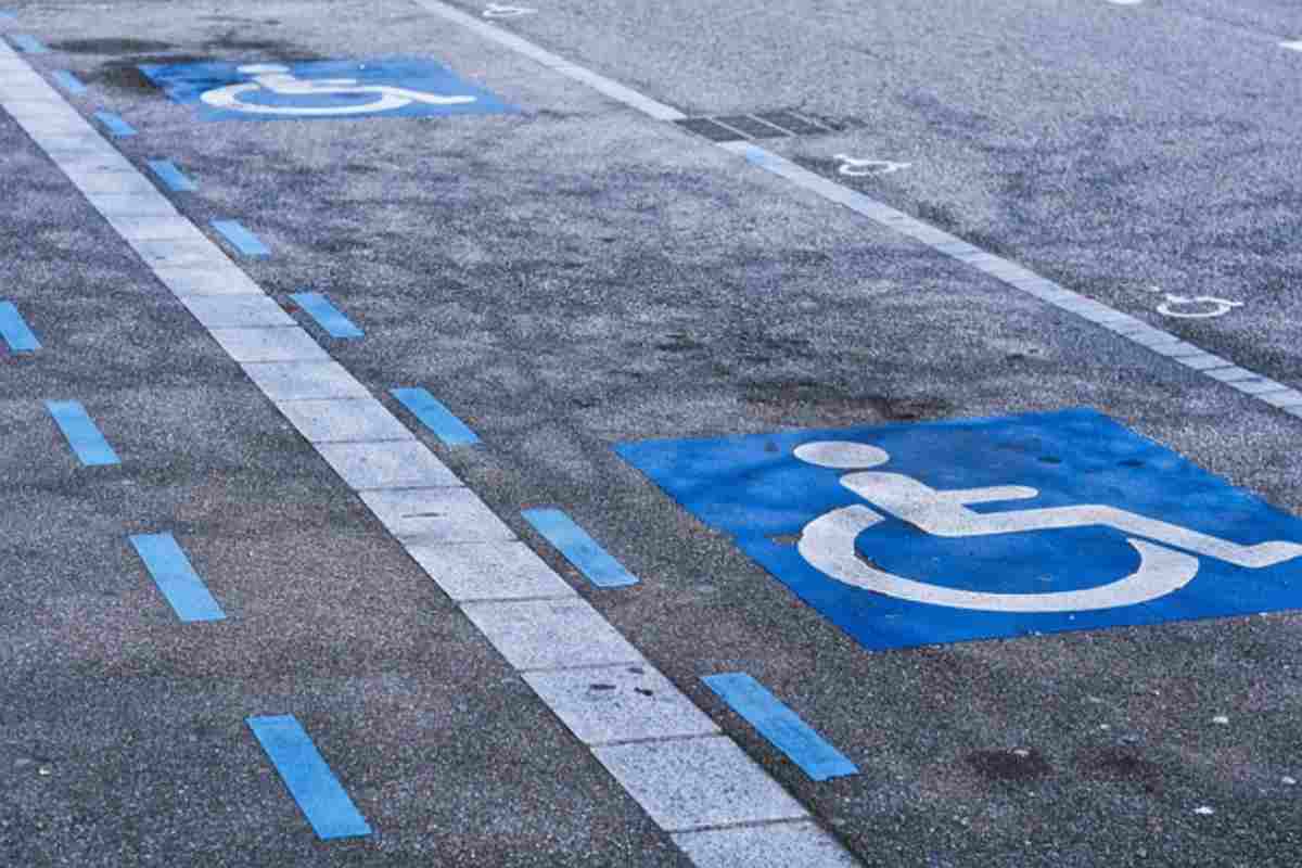 Multa parcheggio disabili raddoppiata Codice della Strada