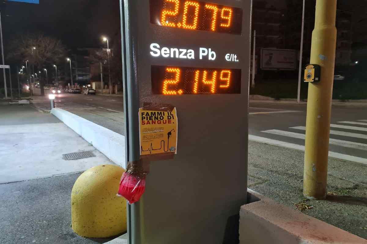 Prezzo Benzina rincari costo pieno 