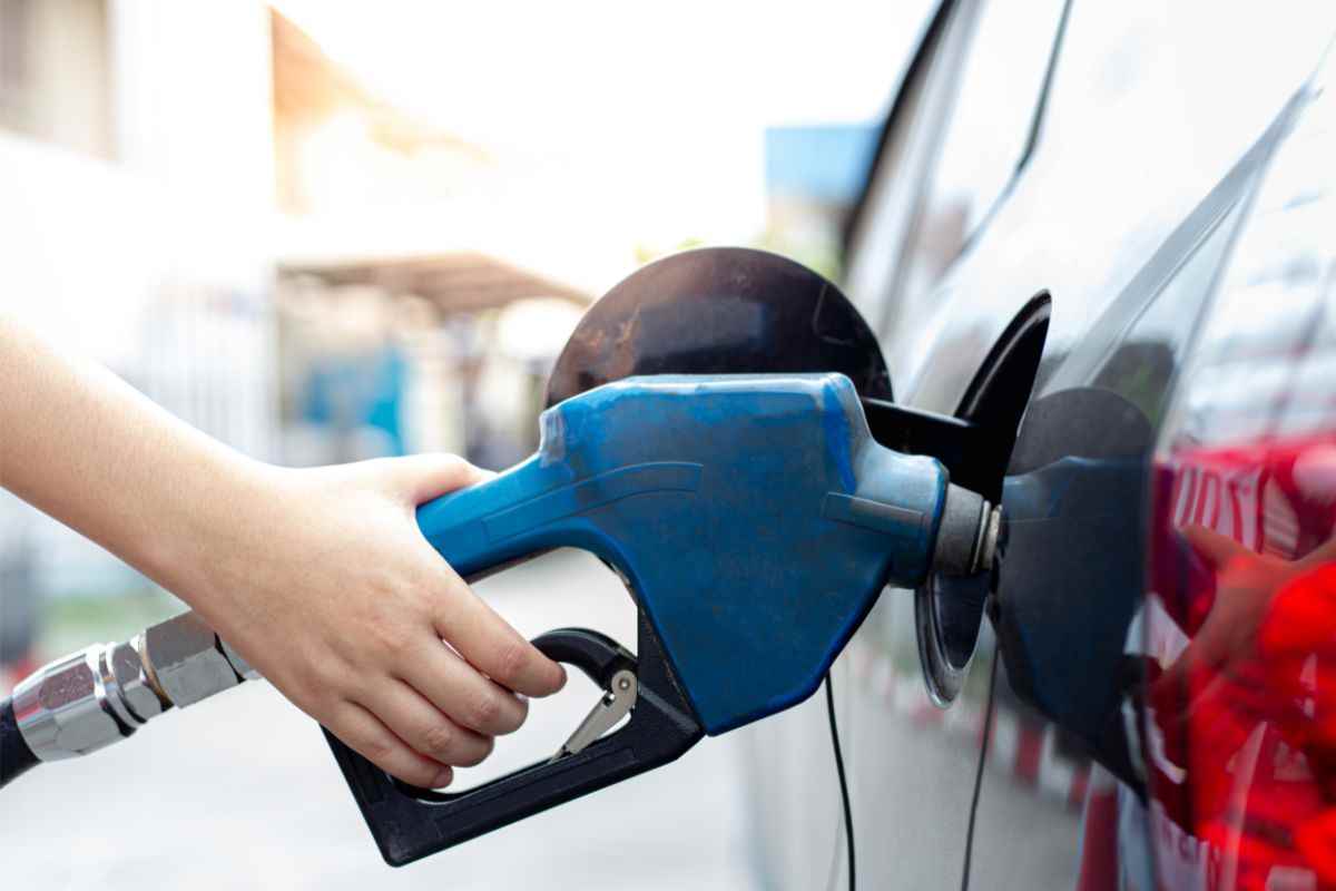 prezzo benzina aumento costo self service