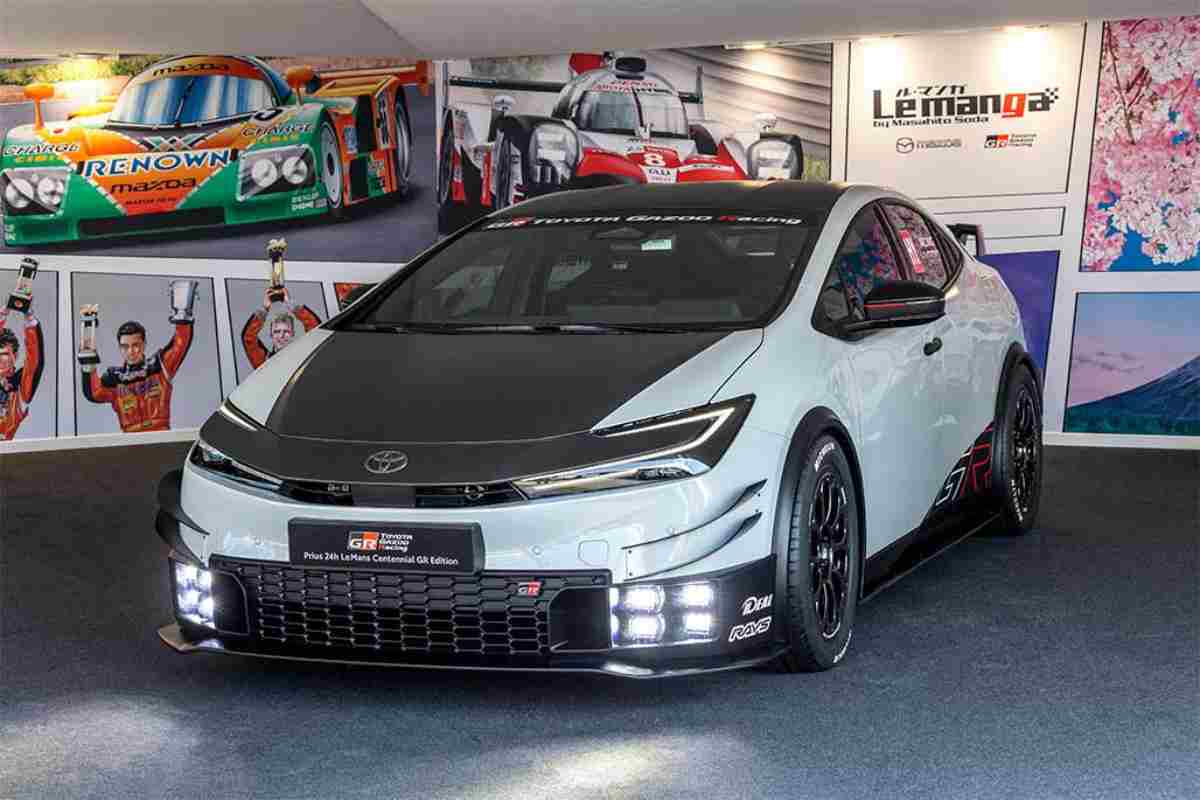 Toyota, il nuovo modello ibrido cambia tutto, ecco il perché
