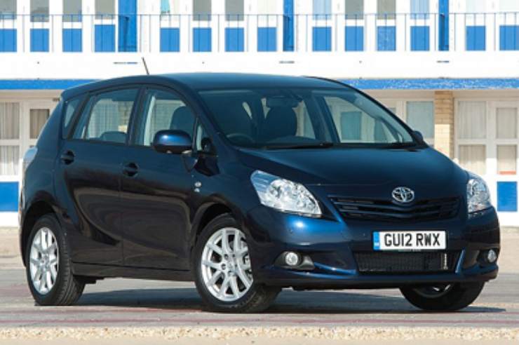 Toyota Verso, con motore BMW