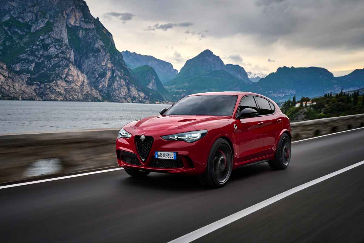 Alfa Romeo Stelvio Quadrifoglio caratteristiche e prezzo