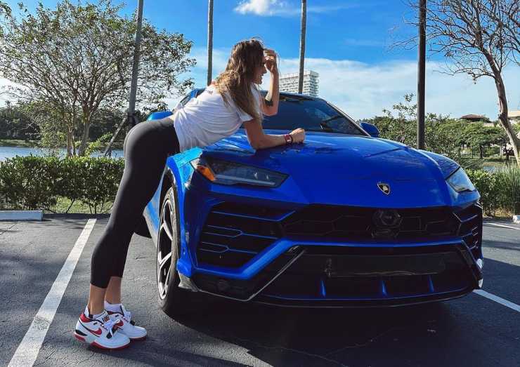 Aryna Sabalenka, la foto con la Lamborghini Urus