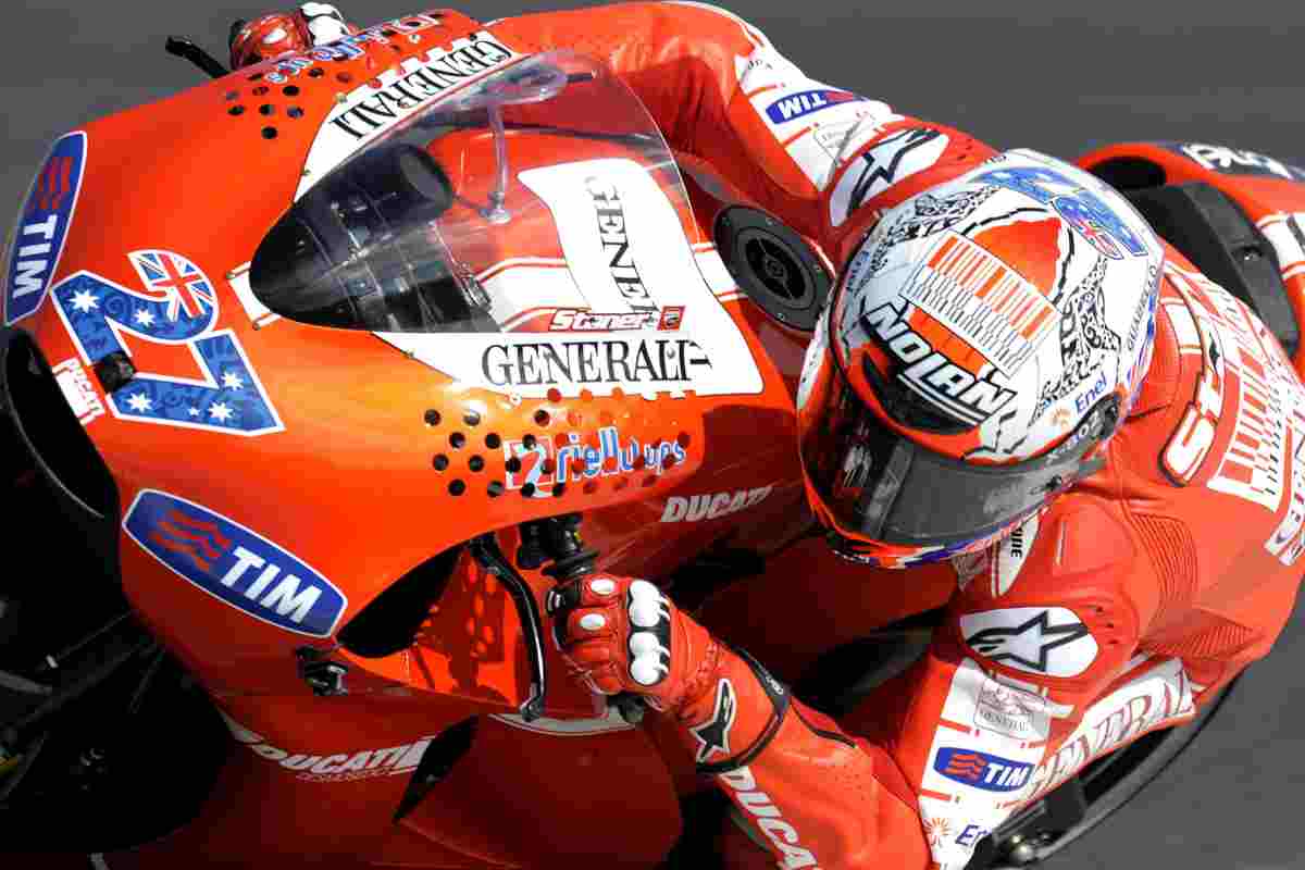 Stoner avvisa Marquez sulla Ducati