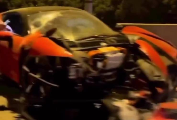 Ferrari irriconoscibile dopo incidente