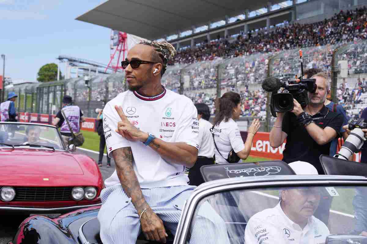  Lewis Hamilton monoposto Mercedes asta