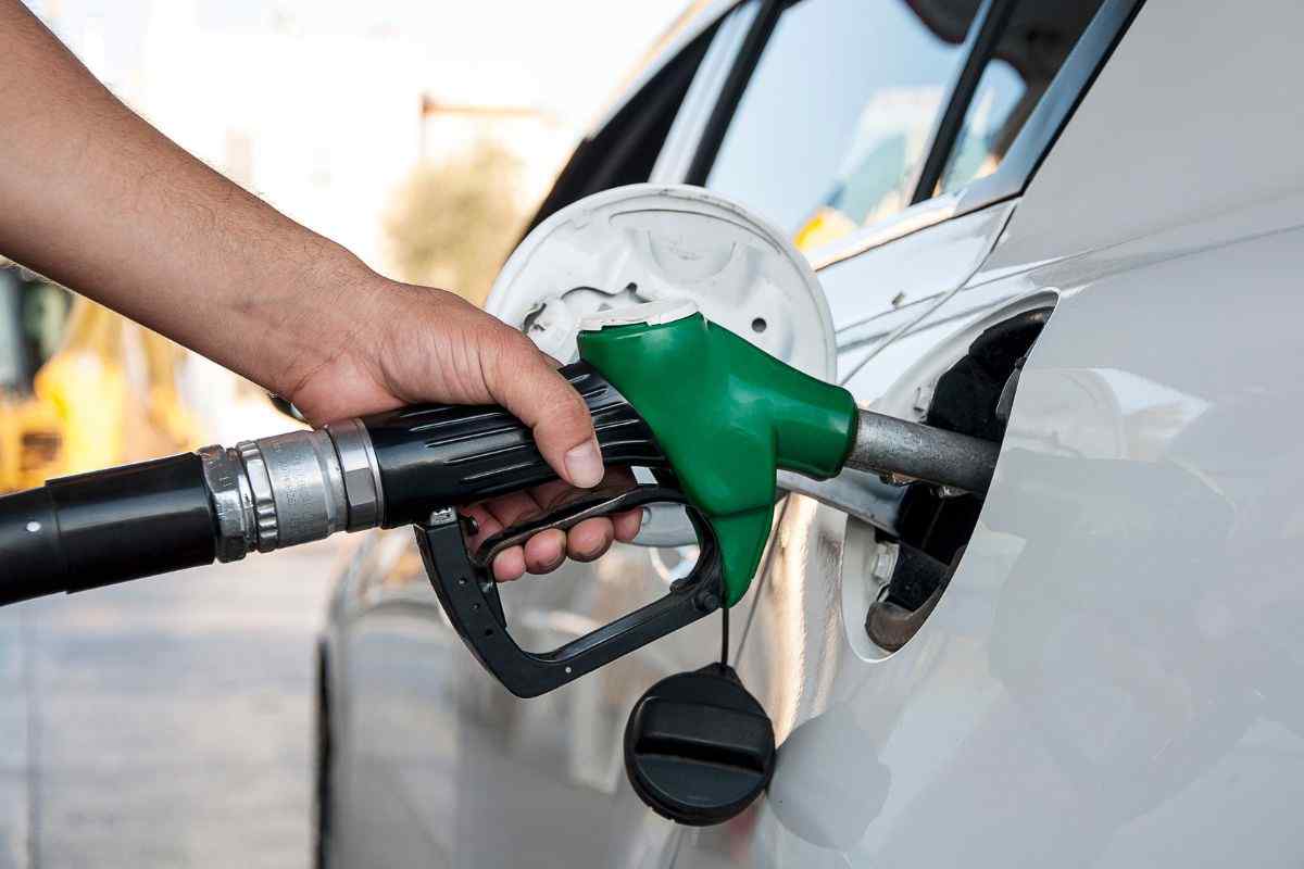 carburante abbassamento prezzi italia