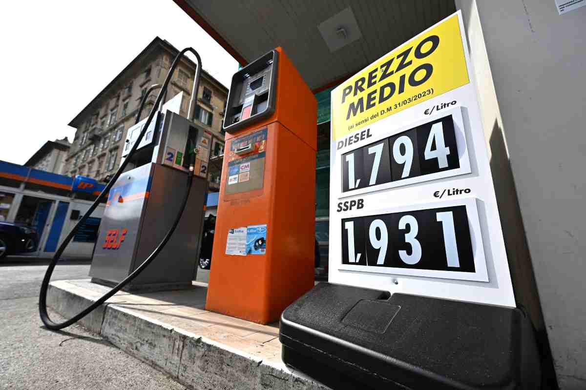 Prezzo Benzina eliminazione cartello prezzo medio