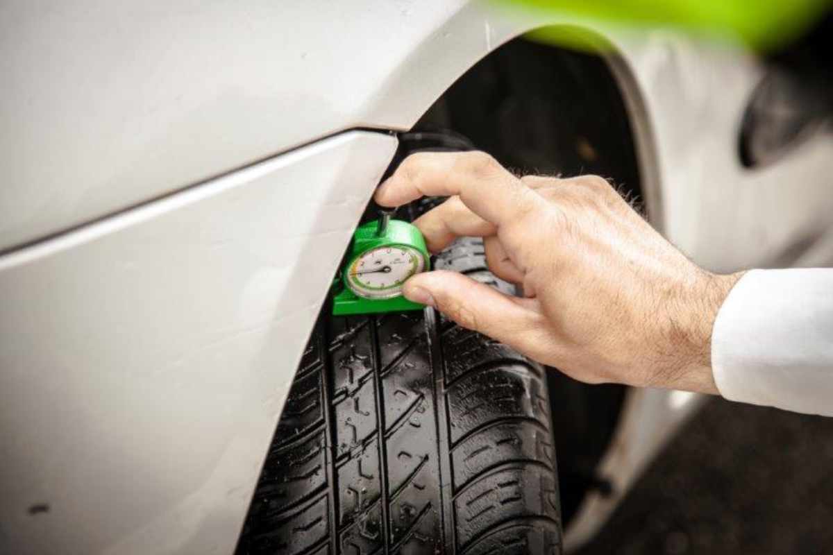Risparmiare benzina attenzione alla pressione pneumatici 