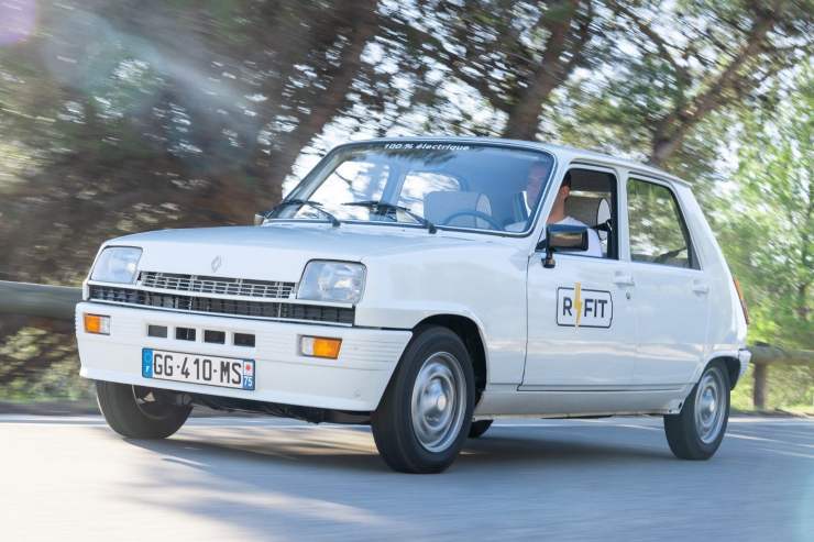 Renault 5 kit aggiornamento auto elettrica