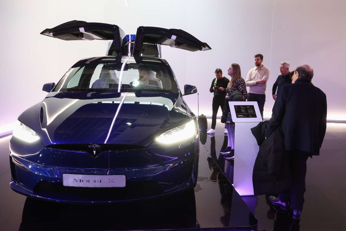 Tesla Model X difettosa 