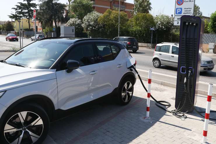 Autostrada Italia cambiamento radicale ricarica elettrica