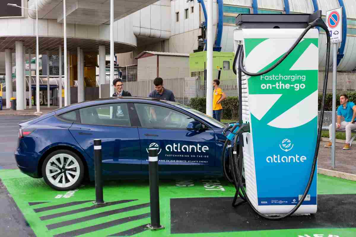 Auto Elettriche iniziativa leasing Francia