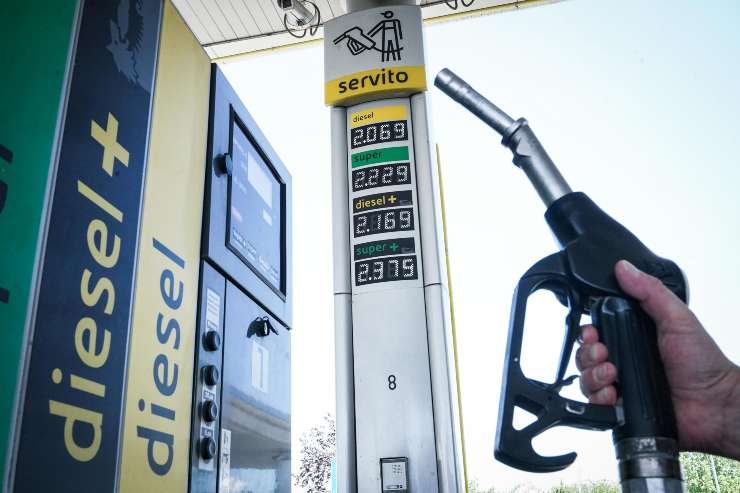 Prezzo benzina economico self minimo