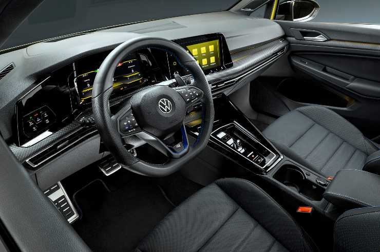 Golf R333 venduta otto minuti