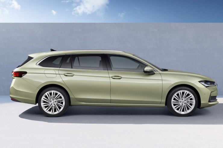 Skoda Superb plug-in station wagon 2024