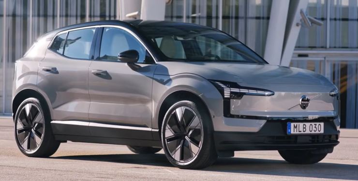 Volvo EX30 Svezia SUV Cina