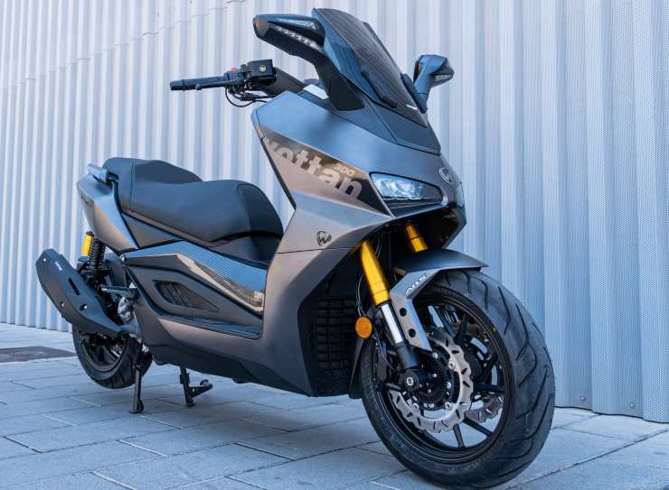 Wottan Storm R 300 moto sportiva prezzo