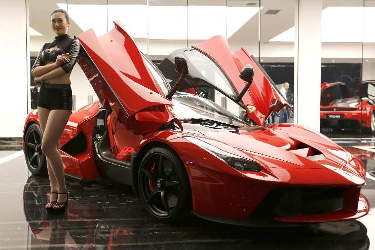 Ferrari LaFerrari auto di Hamilton