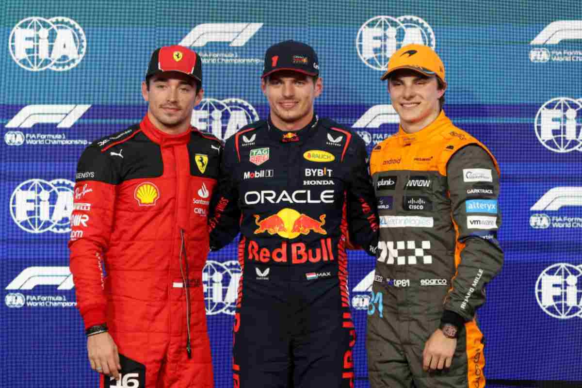 Verstappen al fianco di Leclerc