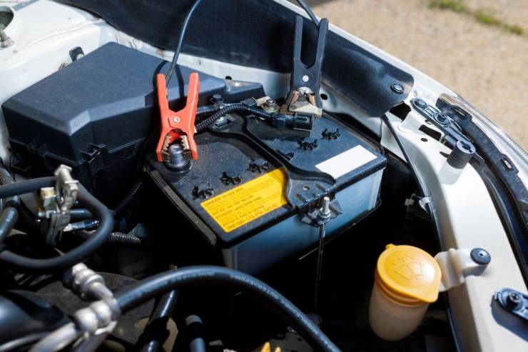 Trucco batteria auto sempre carica