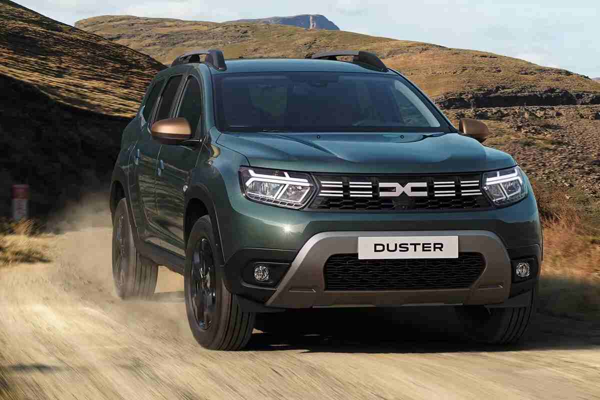 Dacia Duster novità 2024 costi miglioramenti auto ibrida