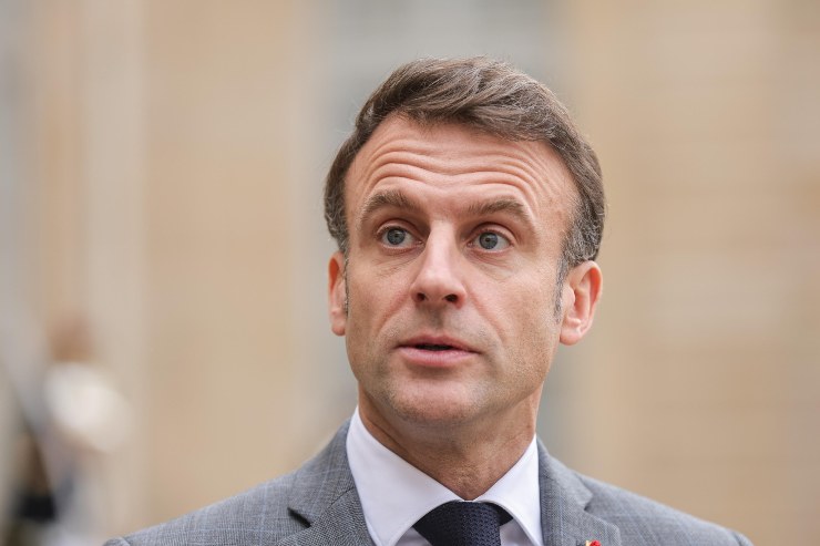 Governo Francia 100 Euro auto elettrica mese Macron