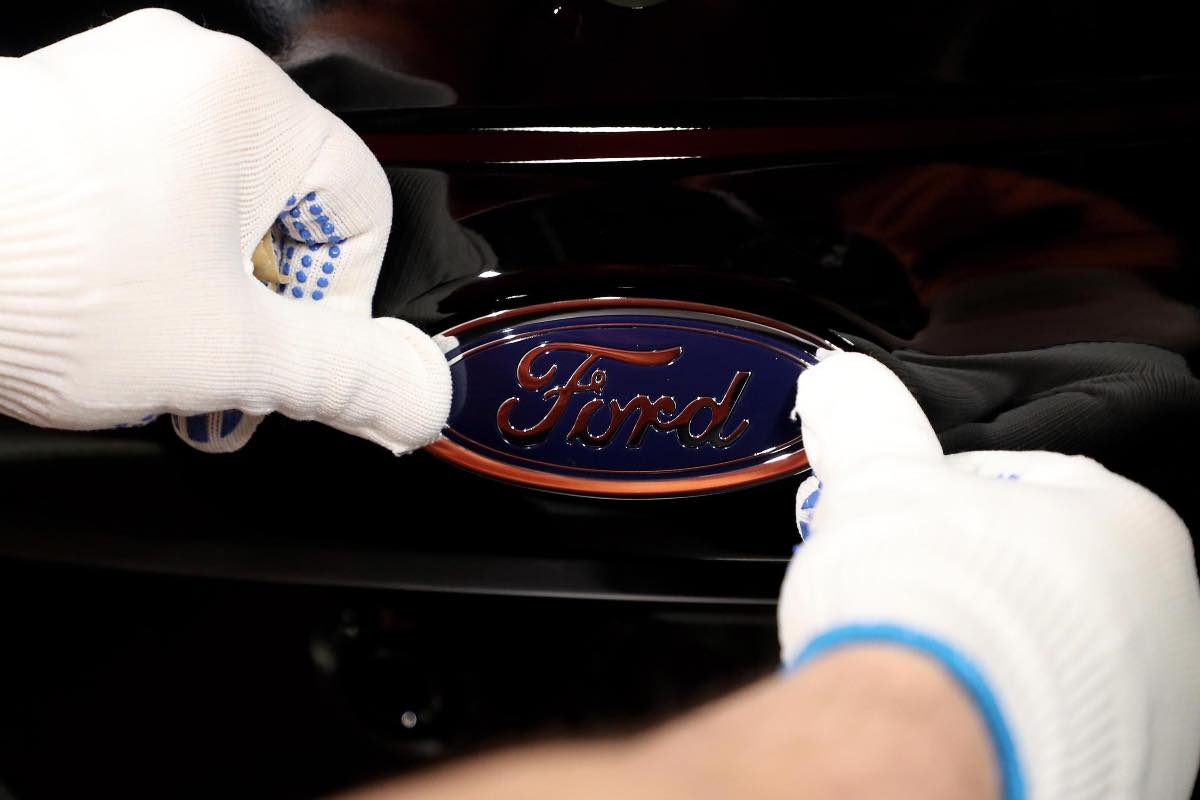 ford stop vendita auto elettriche usa