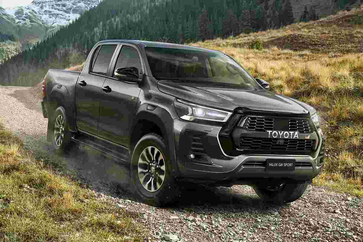  Toyota Hilux Hybrid 48V prezzo e caratteristiche simile jeep renegade