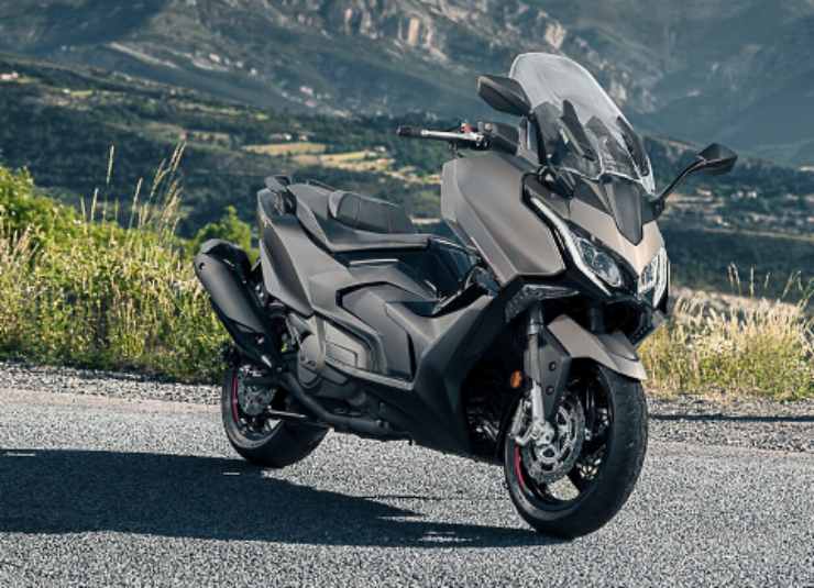 Yamaha T-Max Kymco AK 550 Premium moto italiani