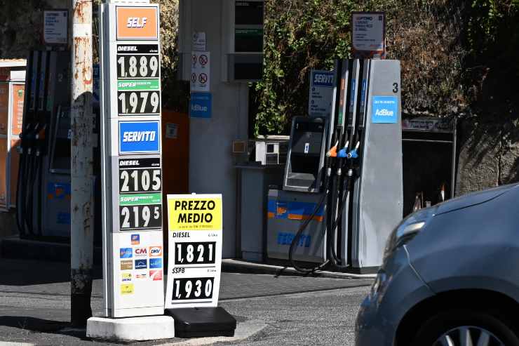 Caro prezzi benzina rialzi 2024