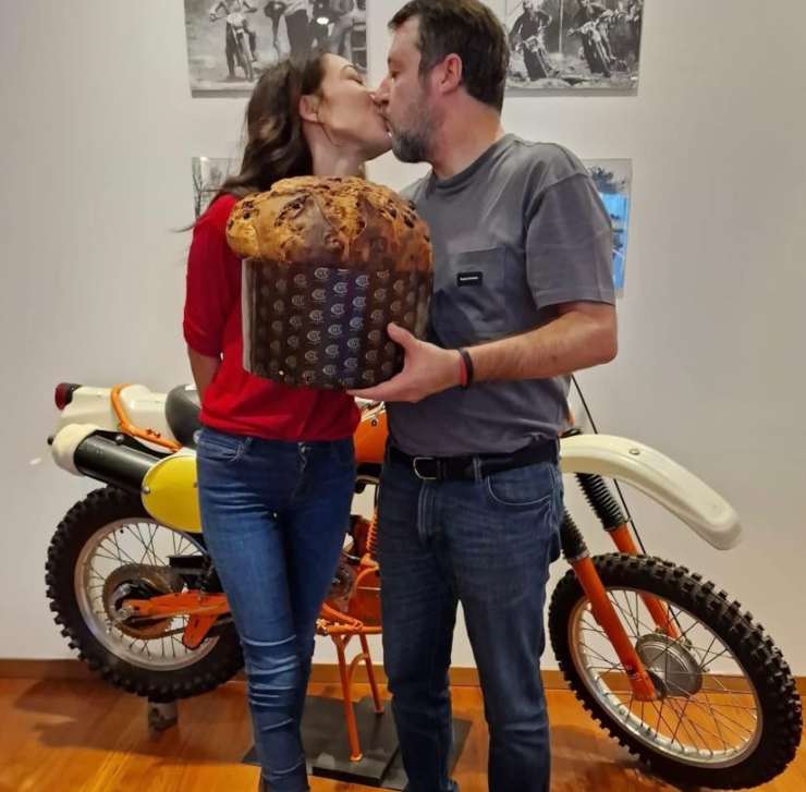 Salvini Verdini moto regolarità amore bacio