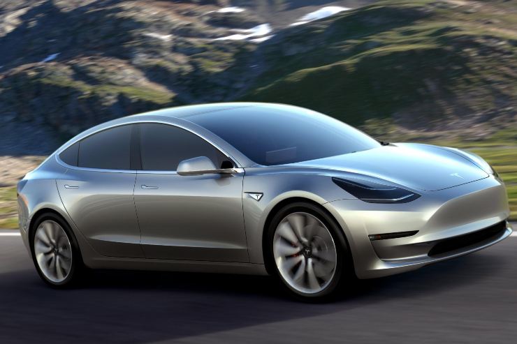 Produzione auto robot cambia settore Tesla