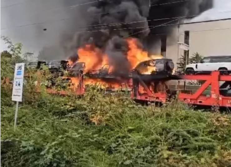 Land Rover fiamme treno Germania