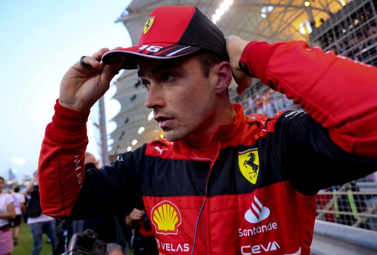 Charles Leclerc colpito da Helmut Marko