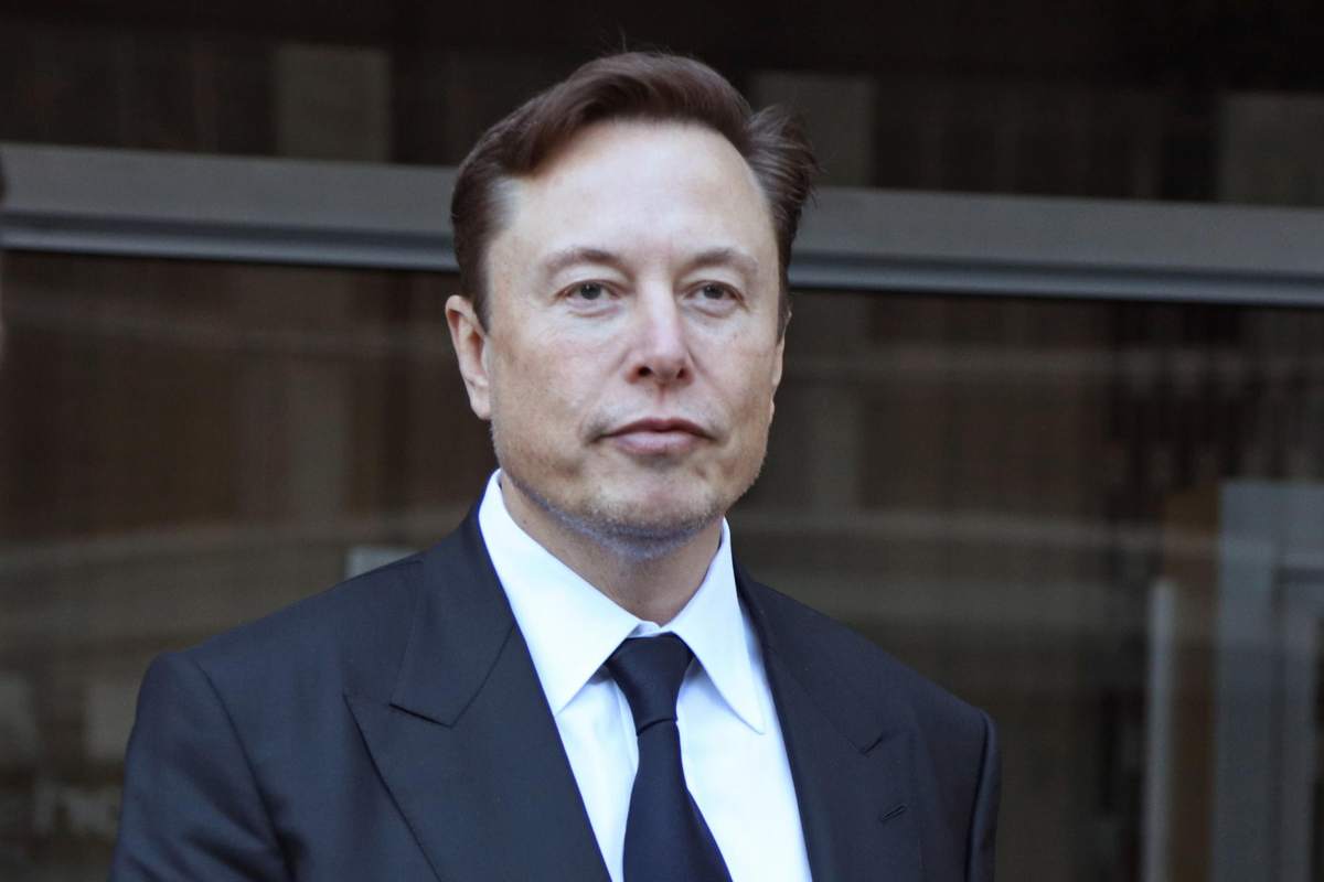 Elon Musk attacco alla Tesla