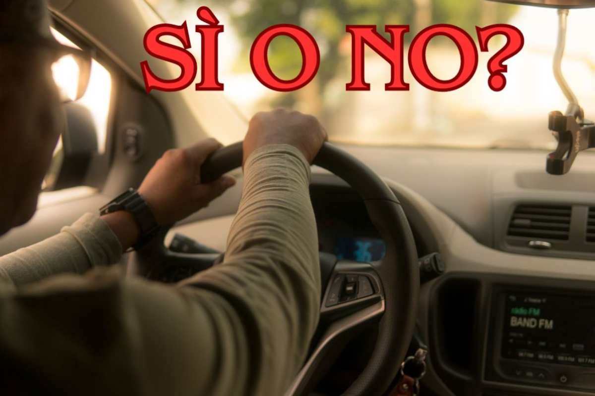 Fumare in auto, proposta legge