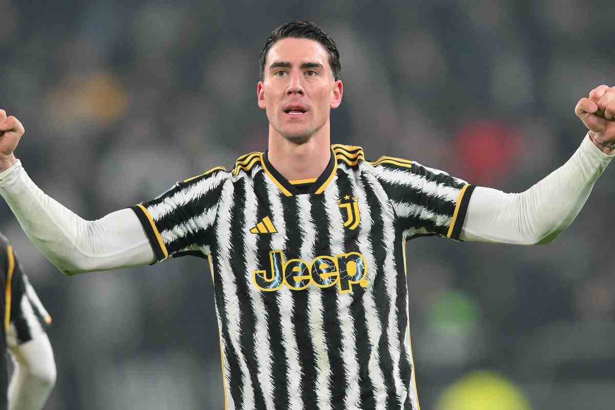 Vlahovic auto Maserati Grecale Trofeo nuova Juventus