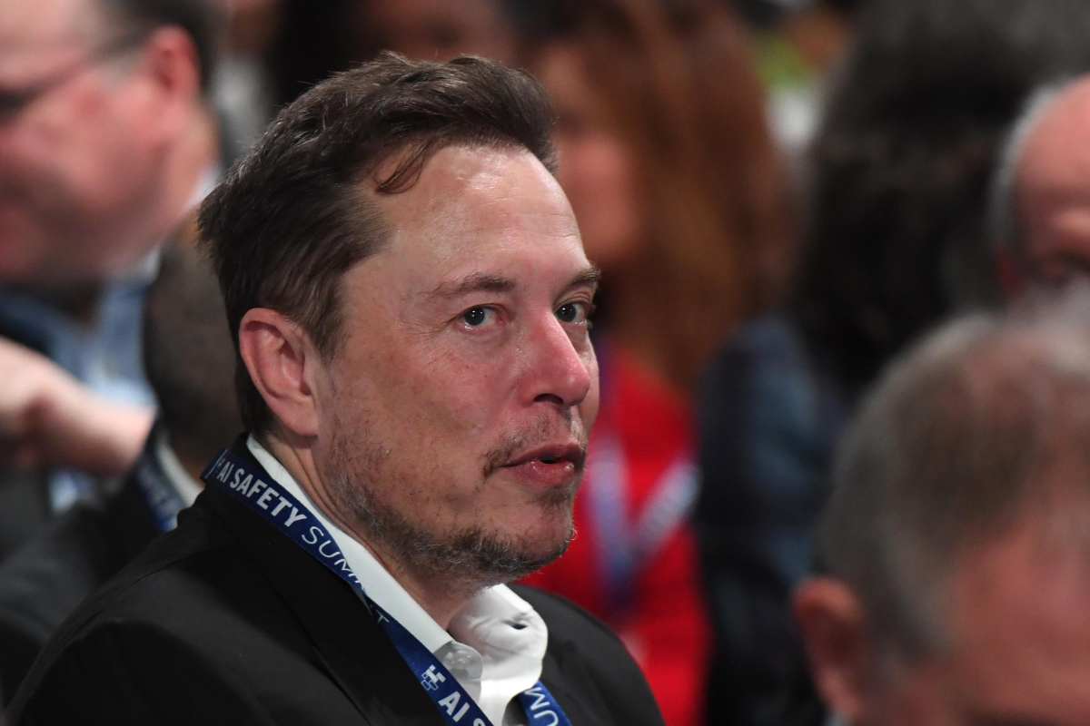 Tesla, decisione clamorosa di Elon Musk: sta correndo un rischio enorme