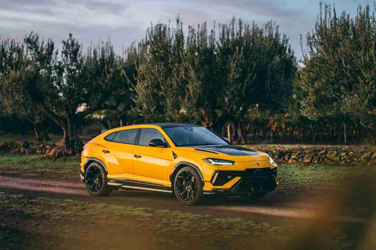 lamborghini urus theo hernandez